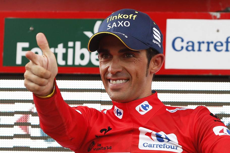 Alberto Contador resta in rosso e pu sorridere: un’altra dura giornata passata indenne. Afp